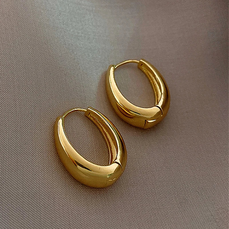 Oval bow earrings