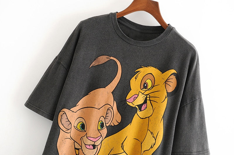 Loose T-shirt with a print from the movie The Lion King