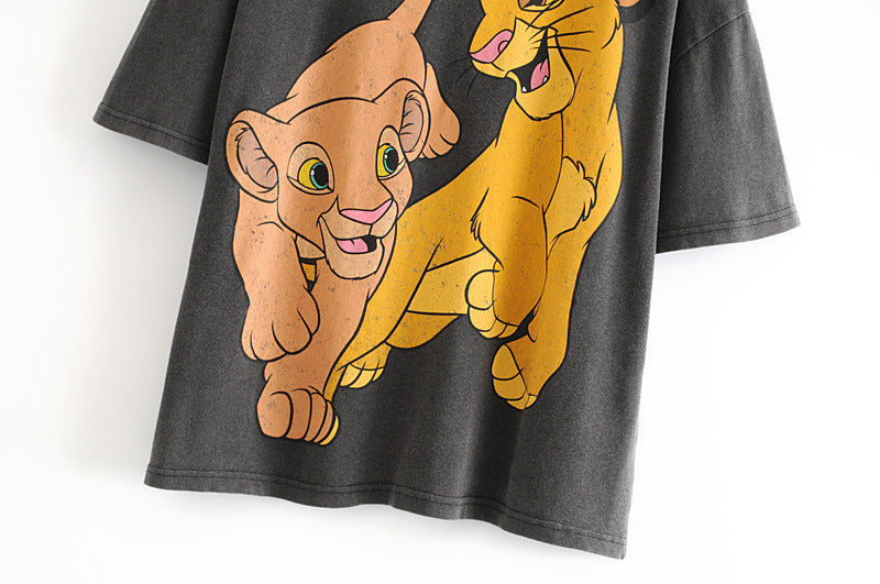 Loose T-shirt with a print from the movie The Lion King