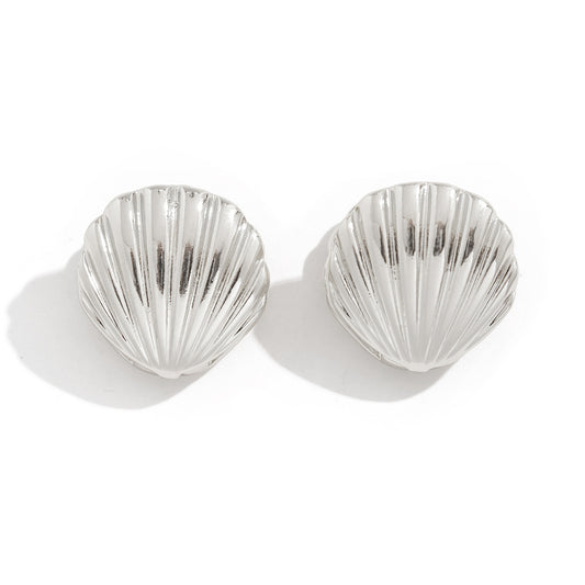 Shell and tear-shaped earrings