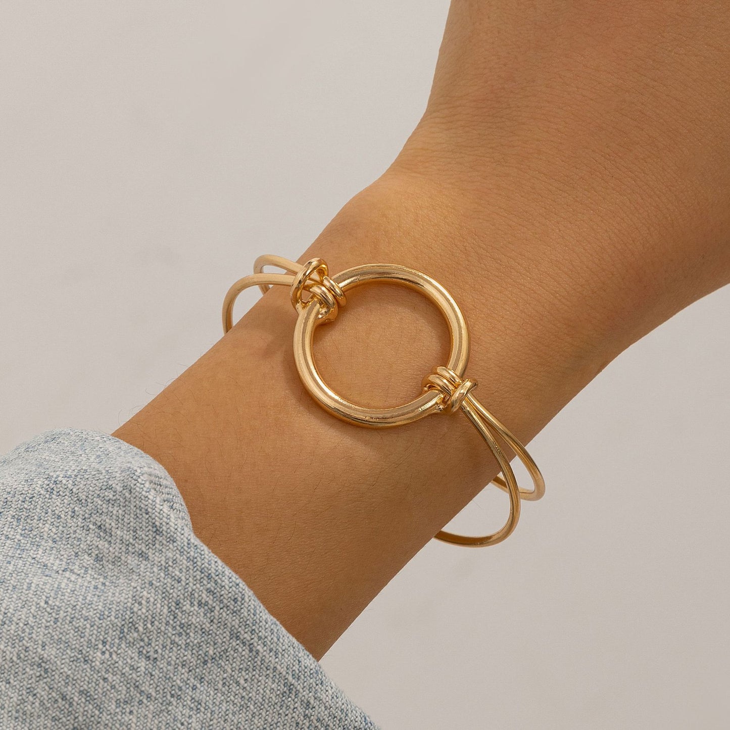 Knots-shaped bracelets