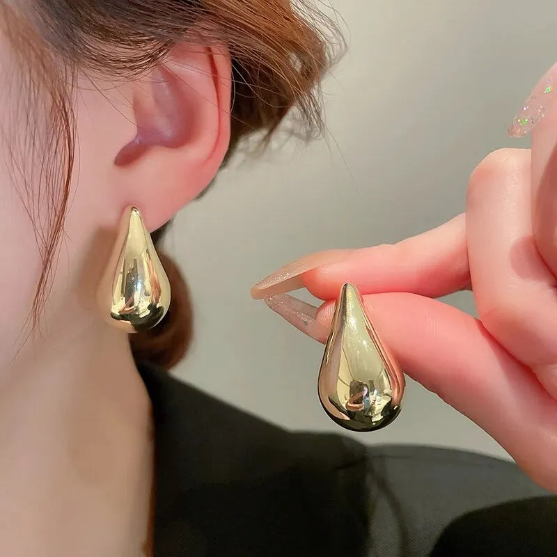 Earrings in the shape of drops, hearts and beans