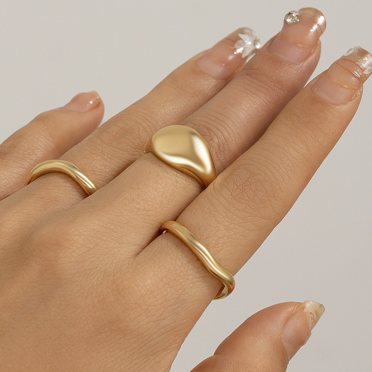 Set of drop-shaped and regular arch rings