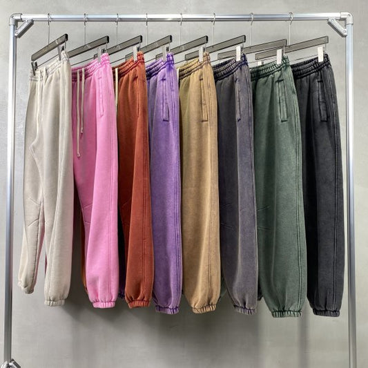 Stylish pants with a washed motif