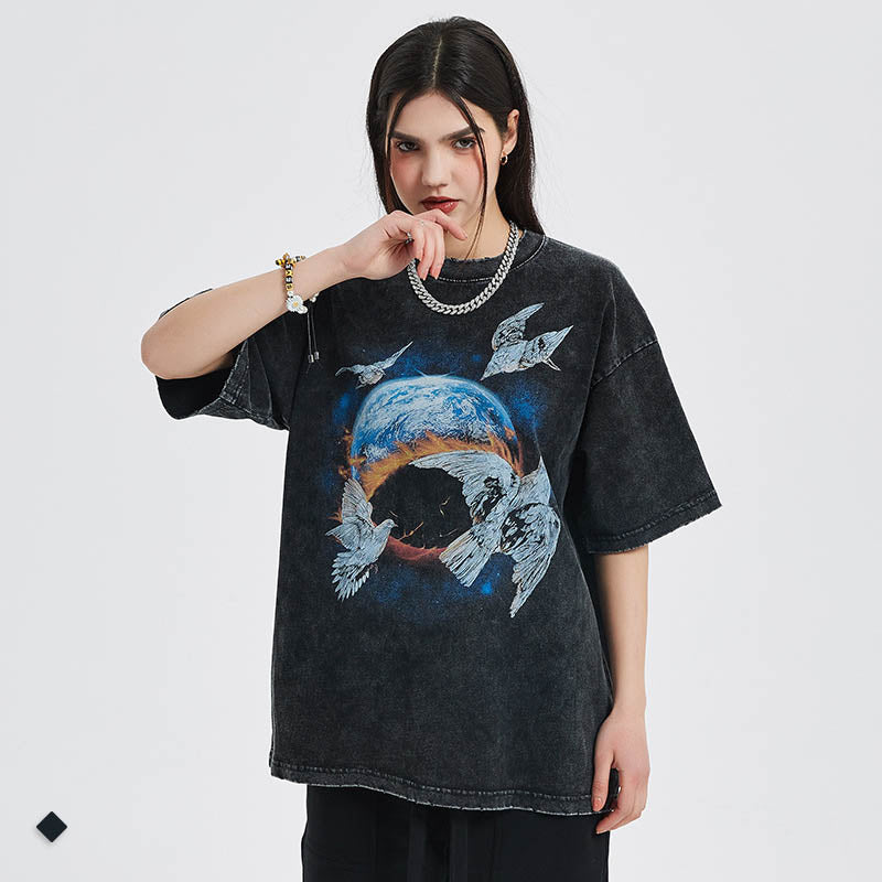 Loose, washed T-shirt with a birds print