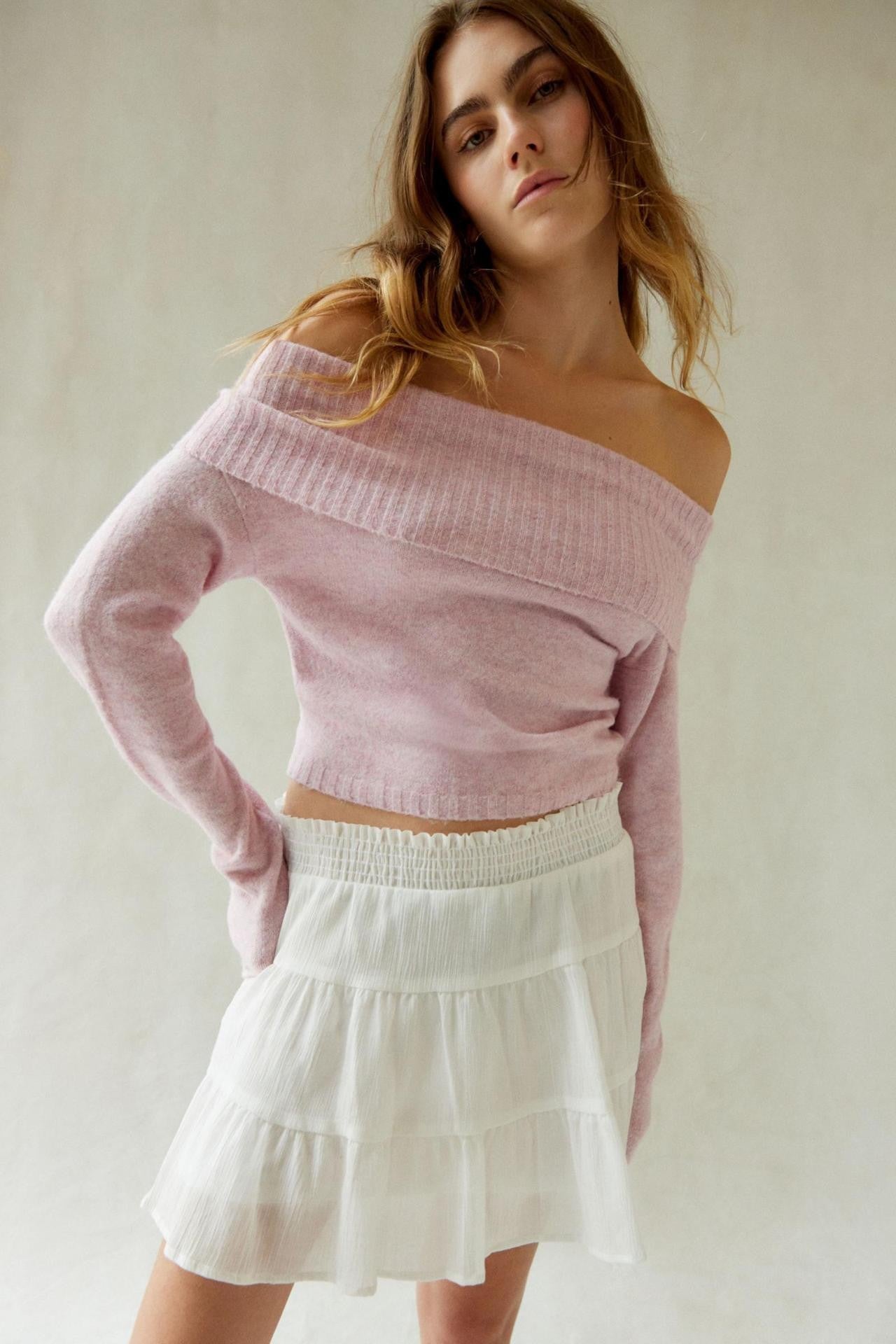 Long-sleeved sweater T-shirt and off shoulders