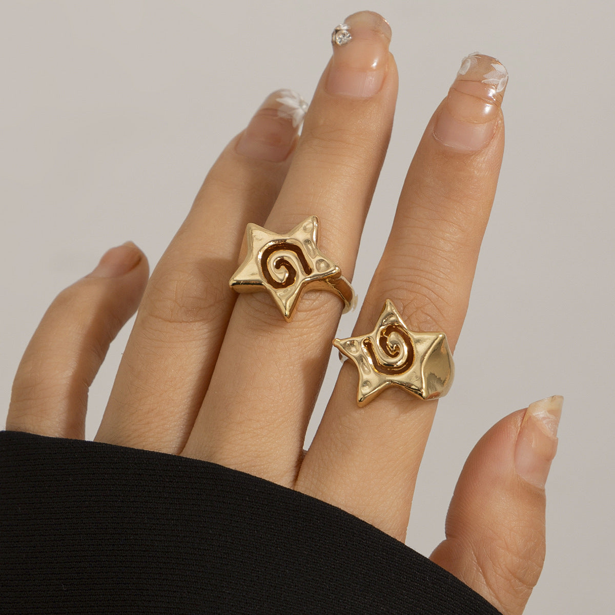 Stars-shaped rings