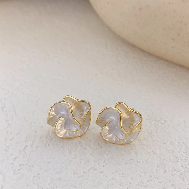 Shell-shaped earrings