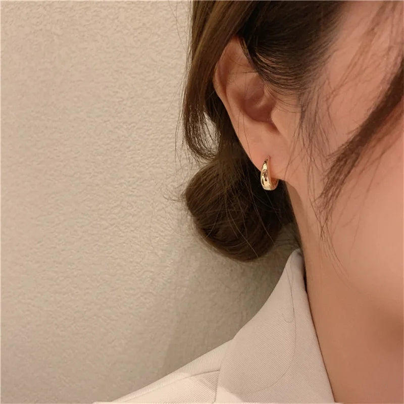 Oval bow earrings